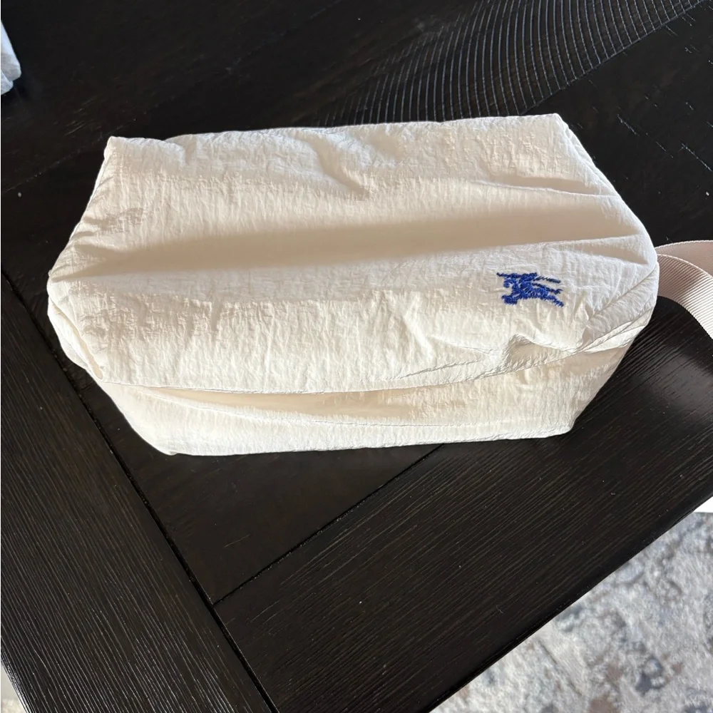 Burberry beauty cosmetic pouch